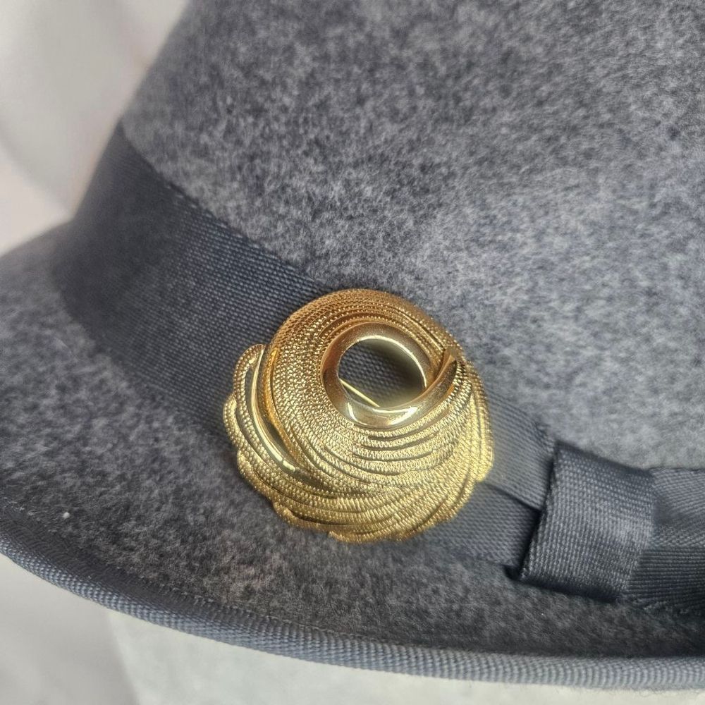 Monet Vintage Gold Tone Swirl Brooch Pin EUC 1.5" 1960s Collectible Estate